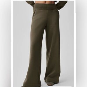 BEST SELLER serenity wide leg sweatpant Alo yoga olive tree